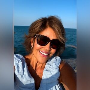 Live notification!!!! Like & share this post to be notified when I go live 🤠🩷🤠